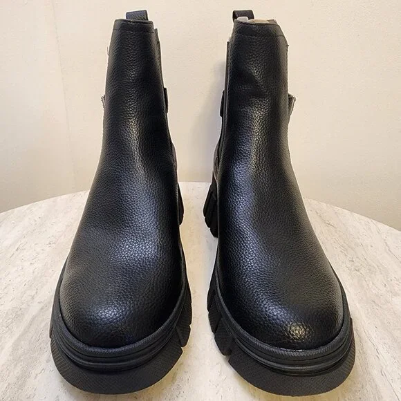 GUESS Womens Hensly Lug Sole Black- Faux Leather- Polyureth 11M - A002 - Picture 2 of 9